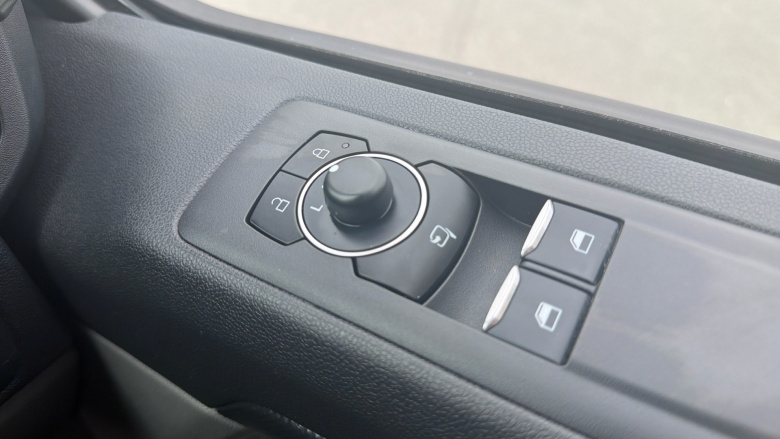 Ford Transit Custom E-320 L1 Rwd 100kW 65kWh H1 Van Limited Auto